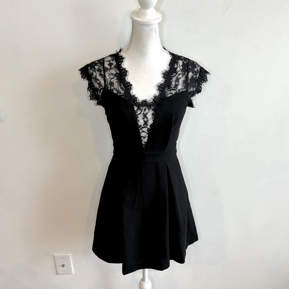 BCBGeneration Women’s Lace Mini Dress s Women’s Size 0 New With Tags